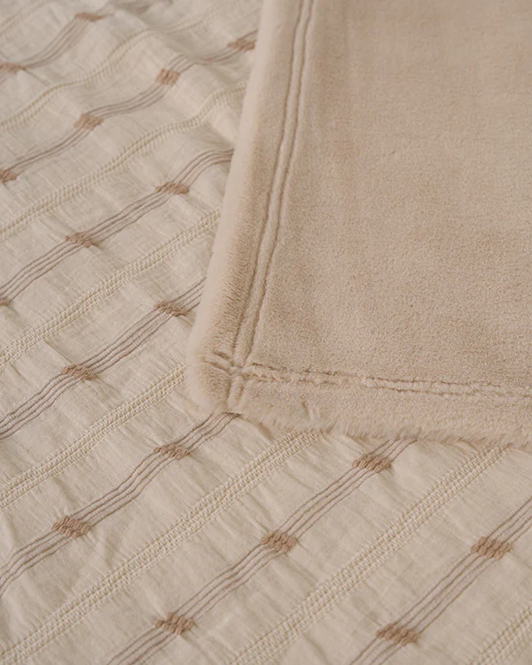 Cozy Texture Plush Blanket - Beige - Image 7