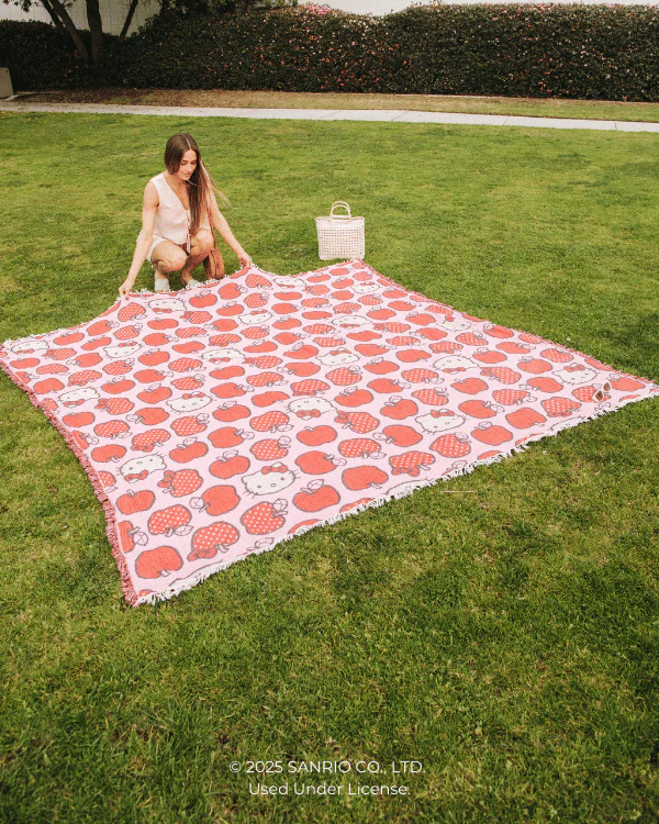 Hello Kitty® Apple - PARTY BLANKET™ - Image 4