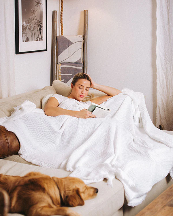 Lara White - PARTY BLANKET™ - Queen - Image 5